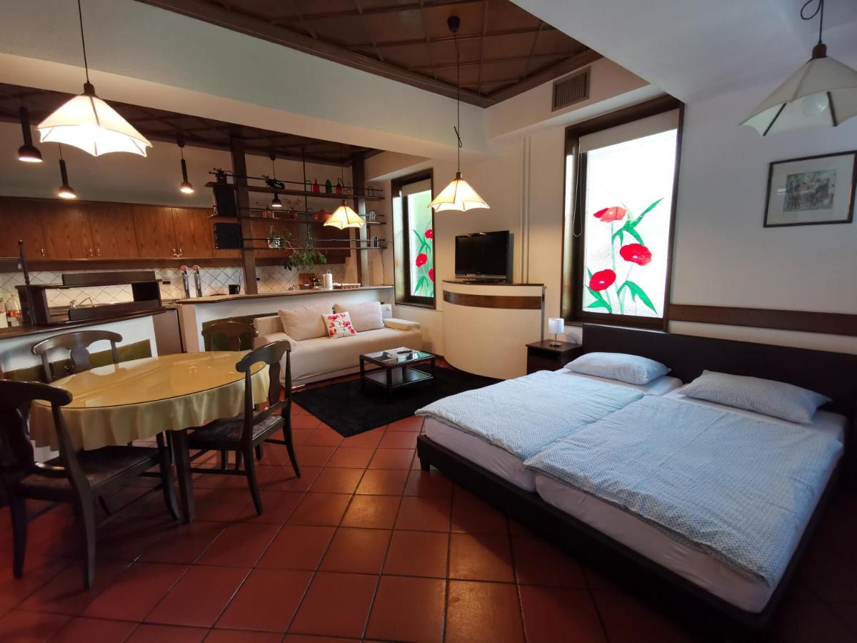 Apartmaji Mak Jesenice Buitenkant foto