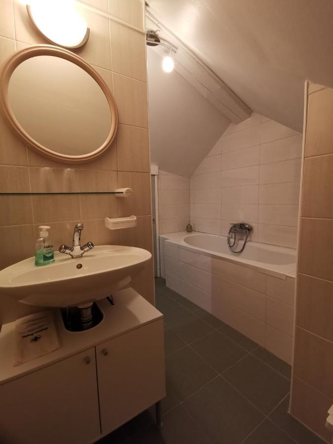 Apartmaji Mak Jesenice Buitenkant foto