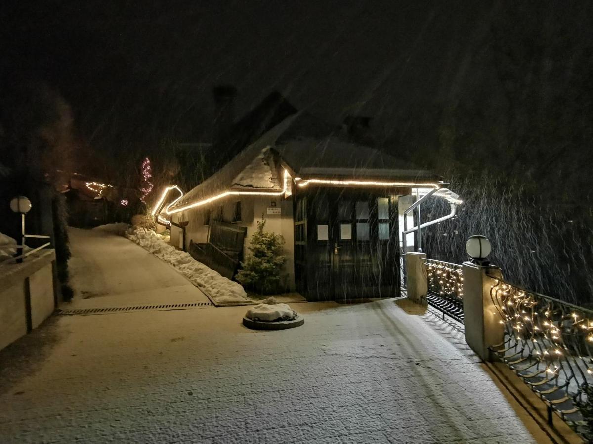 Apartmaji Mak Jesenice Buitenkant foto